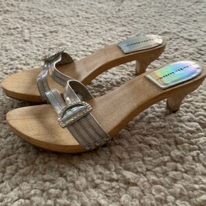 Y2K Delicious Silver Bedazzled Rhinestone Wooden Open Toe Kitten Heels Size 5.5